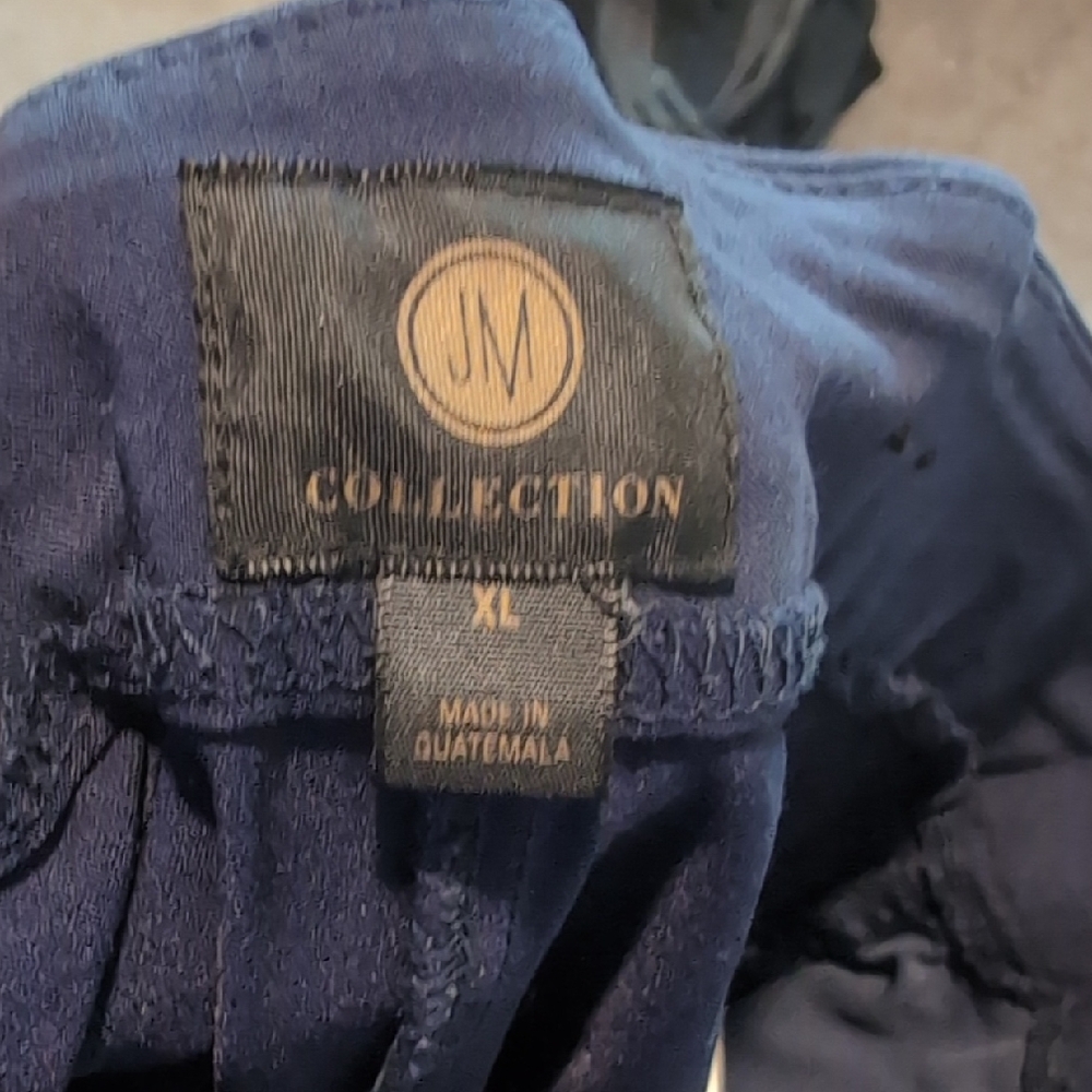 JM Collection Deep Blue Capris - Picture 2 of 4